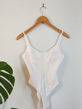 SHEIN White Ribbed Bustier-Style Bodysuit